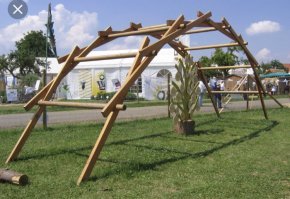 Этот мост по принципу  «основы»,перила по -любому придётся делать с гвоздями, болтами, шипами и тд. 
А вообще прикольная штука, у нас в первом классе на квесте было задание построить этот мост из палочек для мороженого. Даже взрослым было интересно и не без стресса, получается далеко не у всех с первого раза.