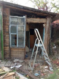 Дом купила, с мужем реставрировали, теперь сараи сносим- смотрю из чего что и как.
Стройка может быть приятным делом, если грамотно подойти, как и поклейка обоев. И даже весёлым.
Особенно, когда находишь "сюрпризы" от предыдущих хозяев ;)