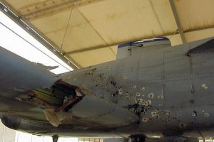 Конечно есть. Более того, к нашему великому сожалению, А-10 зарекомендовал себя гораздо более надёжным при повреждениях самолётом.