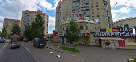 В Питере новоделы не лучше.  И предупреждаю, за спиной Беглова уже мелькал гражданин Вахмистров, боольшой мастер уплотнительной застройки. Мало вам не покажется.

1. Дома в Девяткино построены прямо на трассе.
2. На Маршала Говорова высотку притиснули к девятиэтажке, урезав даже тротуат.
3. Строительство двора колодца в Кудрово.