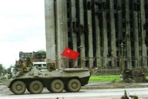 В Чечне, в Новороссии другой флаг был. В бою.