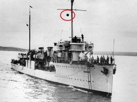 Вот интересно:
шар на мачте означает, что судно стоит на якоре или сидит на мели, хотя якоря на борту и корабль явно движется.
Может кто знает в чём я ошибаюсь?