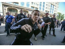 Это же Вадим Титушко!

Украина 2013 год.