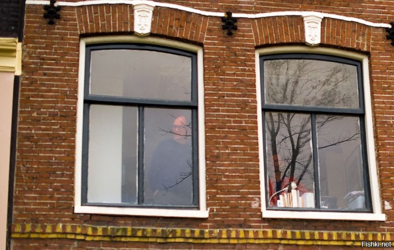 Несколько лет назад Амстердам "убил" этим:
Вечером никто не закрывает окна,селёдка в ларьках- небесно вкусно!
Один минус,плохо пахнет в переулках у "кафешопа"