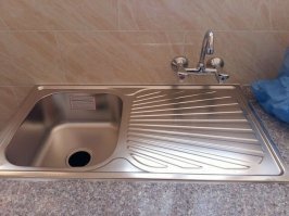 перевернул ради фото? Она же даже не закреплена.