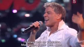 Невероятная растяжка у красивой девушки