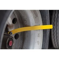 Ставят яркие пластиковые полоски. С тем же принципом, только аккуратнее, надежнее и заметнее.