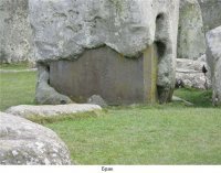 Стоунхендж подделка. В нынешнем виде существует с 1956 года. Добрая половина или даже две трети камней привезены во время стройки.

Есть и такие: