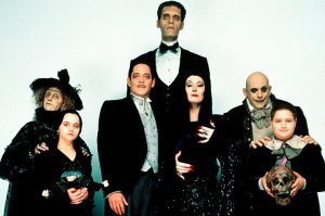 Недолюбливает, недолюбливает. Может наоборот любит. Ну и что, что несколько... своеобразно.