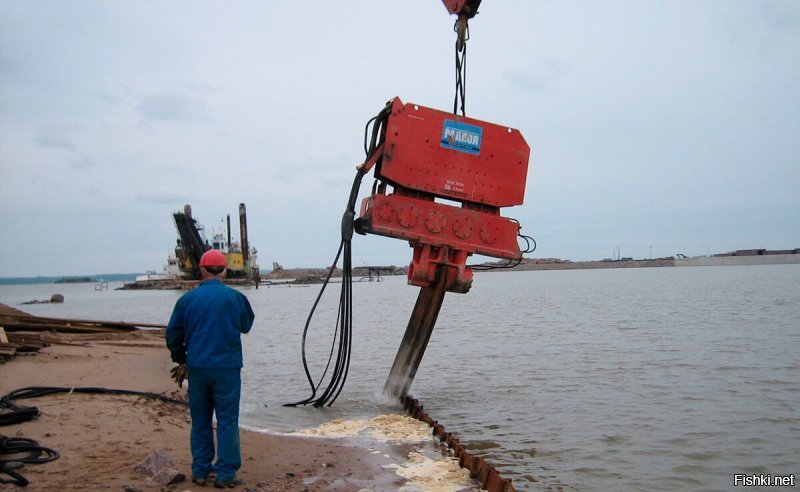 ну так система относительно новая - называются агрегаты "вибропогружатели" - по исполнению - или "насадка" на экскаватор или подвесная для крана, выпускает их куча фирм ( Вольво, Катерпиллер, Лиебхерр и т.д.,  фактически все, кто делает строительную технику ).