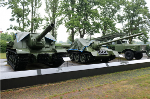 Ещё знаю где Катюша и пара орудий стоят !!  Так же в наличии самоходная артиллерийская установка !