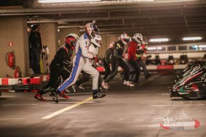 А у нас на картинге до сих пор финал так начинается. В целом интересно, но всю дорогу едешь не пристёгнутый