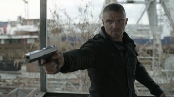 На этого рембу похож))