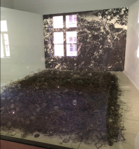 Можете в меня тоже кидать тапками....
Я тоже из тех кто отрицает холокост...
Я бы привел очень много фактов на которые мне бы не ответили...
Просто нас научили в ЭТО верить... БЫЛО и всё тут...
Почитайте Дэ вида Э рнеста Дюка....просто почитайте...! После него я СОВЕРШЕННО по другому на это стал смотреть...
Он не пишет что этого не было..., он просто задаёт вопросы, на которые те кто верит в холокост ответить не могут...
Нас просто НАУЧИЛИ верить в ЭТО...
Я был в Освенциме... и знаете что меня поразило... это кипы вещей узников сваленные горой...
Очки например...целая куча...но почему то 5-8 разновидностей и всё... В тысячах очков и все одинаковы...
Обувь тоже... старые обшарпанные ботинки а между ними цветастые. чуть ли не новые туфли... время как то по разному работает? Причём в общей куче то там, то там одинакова вида обувь...
Не знаю...Но я в Холокост не верю... 
Да умирали, убивали, по болезни там или как, но чтоб целеноправленно вагонами в газовую камеру, не верю...
Всегда выслушивайте два противоположных мнения, а потом делайте выводы!

Пару фото на вскидку...