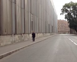 Мне больше всего конечно понравился его трюк с печальным уходом пешком по улице, вот где была сила))))))