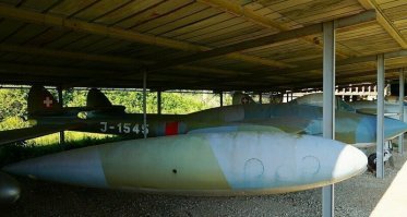 Что за бред? Первый «DH.112 Venom» под индексом «FB.Mk.1»: Совершил первый полёт 2 сентября 1949 года; поступил в ВВС во второй половине 1952 года. И он британский истребитель-бомбардировщик.