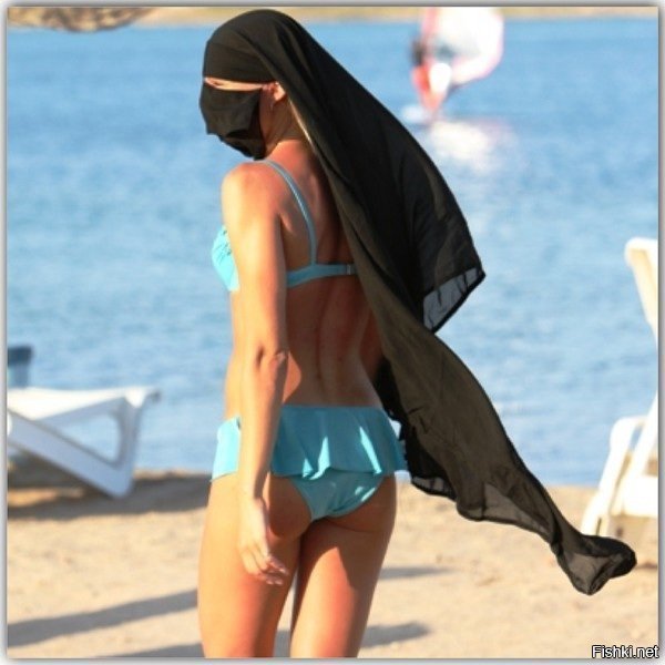 Скрытый камера мусульманский. Арабские женщины на пляже. В хиджабе на пляже. Арабский купальник для женщин. Купальник для мусульманок.