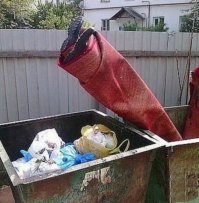 Креативный способ выбросить ковер