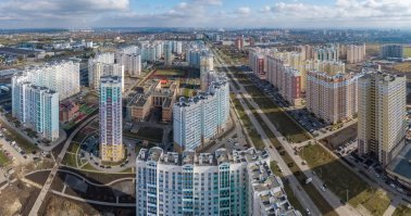 Я живу в Ростове-на-Дону, мкр. Левенцовский. У нас он разделёна на Французский квартал, английский квартал и т.д. Но в целом, дома не очень сильно отличаются друг от друга. Если идти накуренным или хорошо под градусом - можно долго блуждать.