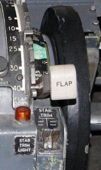 вот аргументы Боинга
Это два тумблера STAB TRIM
