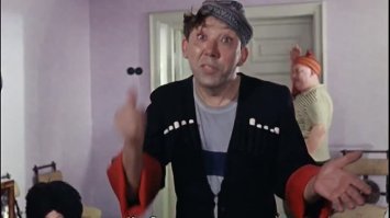 Жених года: 50-летний угандиец в один день женился на трех женщинах, двое из которых – сестры