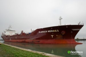 Автор, если понаотрезать букв из слов, то можно наделать кучу непристойностей из самых обычных выражений. На первом фото танкер Sloman Hermes, ну и что в этом такого? Sloman - человек, живущий у болота, Hermes - греческий бог. Остальные фото да, имеют хихикательный эффект, но первое - вообще не в тему.