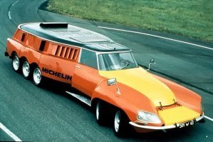 Автор, ну проверять же надо, что постишь.
Эта машина к лимузинам никакого отношения не имеет. Это вообще лаборатория для испытания шин.