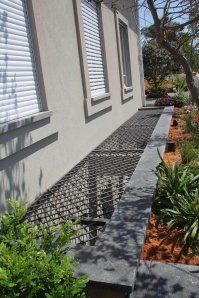 способ оборудовать в подвале полноценную жилую комнату с окном, естественным освещением и вентиляцией.