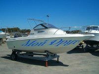 Уж очень на грубую подделку смахивает... особенно в первом случае WordArt галимый