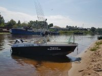 Уж очень на грубую подделку смахивает... особенно в первом случае WordArt галимый