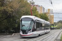 Наблюдение: в Москве трамваи похожи на Веном-а, а в Будапеште на Пикачу  :-)
