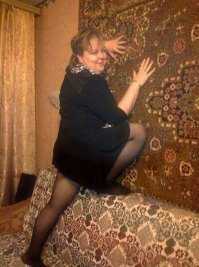 Уз замуж невтерпеж,аж на стенку дама лезет))