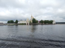 От истоков Волги до Твери почти не бывал нигде, разве только проездом. Вот Селигер, Нило-Столобенская обитель, сама Волга в 50 метрах от истока, мои фото. Пост очень интересный, жду продолжения. Дальше у нас Конаково, Дубны и Иваньковского водохранилища ещё не было, затем Кимры, Калязин. Далее Ярославская область, и т.д. Плюсик от души.