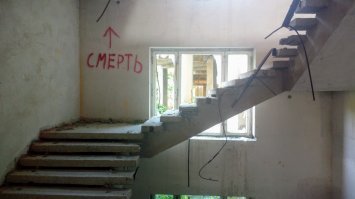 В недостроенном санатории с первой фоты пару месяцев назад