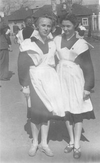 Школота не закидывайте учебниками.