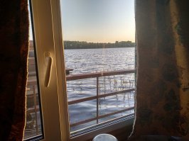 Надоели посты про Навального и про кошек!..делаем фото из окна -  Я первый - это Торoнто