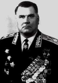 Маршал Советского Союза, дважды Герой Советского Союза Иван Якубовский родился в деревне Зайцево, сейчас Горецкий район Могилёвской области.
Иван Якубовский героически сражался с немецко-фашистскими захватчиками на протяжении всей войны, несколько раз был ранен, горел в танке. Участвовал в боях за Минск в 20-х числах июня 1941 года. Командуя 91-й танковой бригадой, особо отличился в боях за Фастов, где вверенное ему подразделение за день уничтожило 30 немецких танков. За эти бои он получил первую Золотую Звезду. Вторую ему вручили за действия в Львовско-Сандомирской операции.
Читать полностью:
