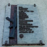 Нет такого автомата АК-47, и автомат АК-47 никогда не состоял на вооружении. 
Разницу ощущаешь? 
АК-47 был. Сначала было изготовлено несколько вариантов, которые участвовали в конкурсе, а потом было изготовлено несколько сотен для полевых армейских испытаний. И все они выпускались под названием именно АК-47. И только после принятия на вооружение и запуска в серийное производство ему поменяли название.
Когда делаешь такие утверждения, то формулируй правильно - АК-47 не выпускался серийно, и не состоял на вооружении. 
Но автомат с таким названием был.
