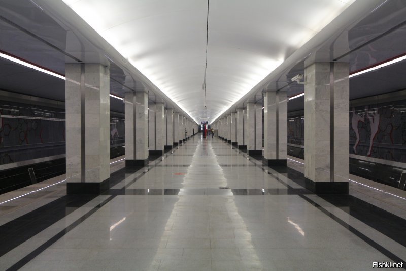 В Москве тоже такая была. Между Тушинской и Щукинской. Проектное название Волоколамская, по-моему... Недавно стала станцией Спартак.