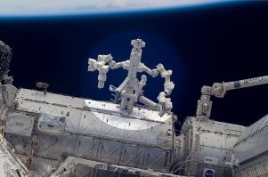 вот реальный космический робот с МКС по имени Dextre