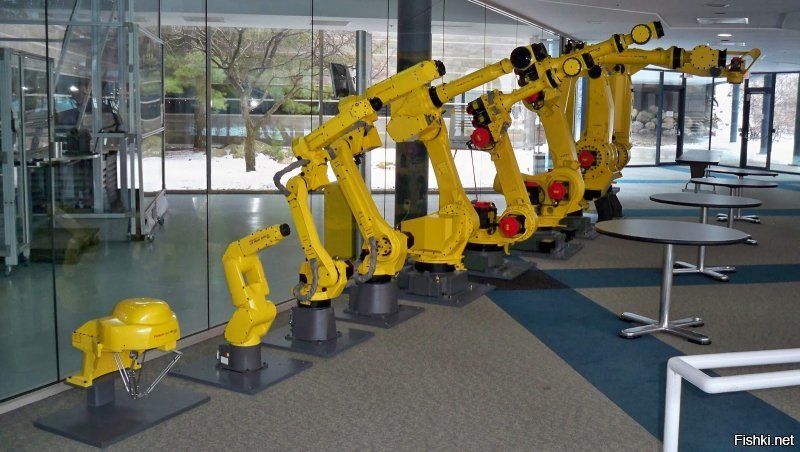 Человекообразный робот - это так, своё эго потешить. Робот должен быть утилитарным. А все эти ручки-ножки-огуречик не по делу.