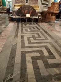 Пол свастика в Исаакиевском соборе фото: