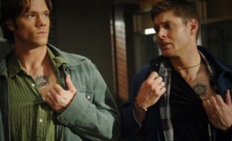 У нее тату из Сверхов ))