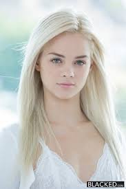 тетка на картинке очень похожа на известную порнозвезду, не она?