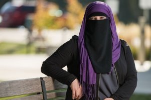 вы чего все окрысились? у девчонок какой-никакой праздник, так почему бы не накраситься?
так-то по-любому лучше: