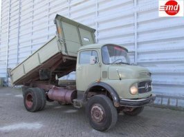 А в это время по другую сторону стены. Вы бы предпочли на каком работать?