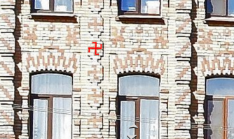 СПб, Угловой пер. д. 7.
Простенки между окнами третьего и четвёртого этажей.