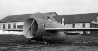 Летающая тарелка. 
VZ-9-AV Avrocar   летательный аппарат вертикального взлёта и посадки Разработка летательного аппарата началась в 1952 году в Канаде, закончен в 1959 году, а уже в 1961 году проект был закрыт, как официально заявлено в связи с невозможностью «тарелки» оторваться от земли выше 1,5 метров. Всего было построено два аппарата «Аврокар»

Боинг Б-52 «Стратофортресс»   американский тяжёлый стратегический бомбардировщик- второго поколения Боинг, стоящий на вооружении ВВС ВС США с 1955 года

«Стипа-Капрони»   «туннельный» самолет

Первый полет самолета Stipa, оборудованного двигателем Gipsy III мощностью 120 л.с., состоялся 7 октября 1932 года

В 1932 г. самолет успешно летал, после чего авторские права на него были проданы во Францию. Трудности последовавшего затем военного времени не позволили продолжить столь необычный эксперимент