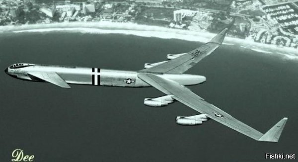 Летающая тарелка. 
VZ-9-AV Avrocar   летательный аппарат вертикального взлёта и посадки Разработка летательного аппарата началась в 1952 году в Канаде, закончен в 1959 году, а уже в 1961 году проект был закрыт, как официально заявлено в связи с невозможностью «тарелки» оторваться от земли выше 1,5 метров. Всего было построено два аппарата «Аврокар»

Боинг Б-52 «Стратофортресс»   американский тяжёлый стратегический бомбардировщик- второго поколения Боинг, стоящий на вооружении ВВС ВС США с 1955 года

«Стипа-Капрони»   «туннельный» самолет

Первый полет самолета Stipa, оборудованного двигателем Gipsy III мощностью 120 л.с., состоялся 7 октября 1932 года

В 1932 г. самолет успешно летал, после чего авторские права на него были проданы во Францию. Трудности последовавшего затем военного времени не позволили продолжить столь необычный эксперимент