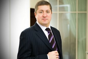 Снова свободЕн. Чувак пошел на поводу у моды, клюнул на смазливую мордочку обсмотревшись тематического хентая, а получил жену вкупе с Никки 2: мироточие, "Матильда" главное зло и т.д. А ведь ему адекватным надо быть, он адвокат. Стиснул зубы, терпел, но здравый смысл пробил росток и это было не остановить.